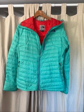 The North Face Women's Tephra Puffer Jacket - Turquoise with Red Lining